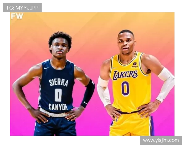 布朗尼被包夹失误库里反击背传希尔德意外失球引发争议 布朗尼被包夹失误库里反击背传希尔德意外失球引发争议